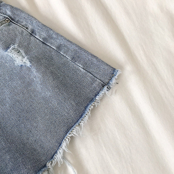 Blugi scurti casual de dama cu aplicatie