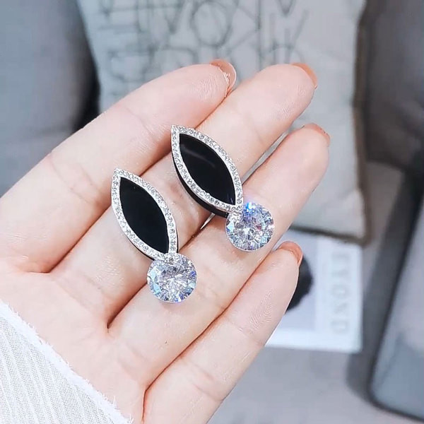 Cercei moderni de dama in negru cu pietre