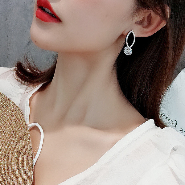 Cercei moderni de dama in negru cu pietre