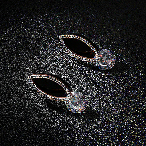 Cercei moderni de dama in negru cu pietre