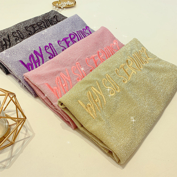 Tricou dama cu efect stralucitor si inscriptie in mai multe culori