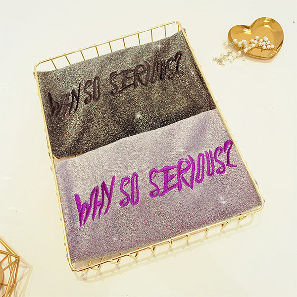 Tricou dama cu efect stralucitor si inscriptie in mai multe culori