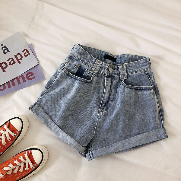 Blugi scurti de dama actuali in doua culori - albastru si negru