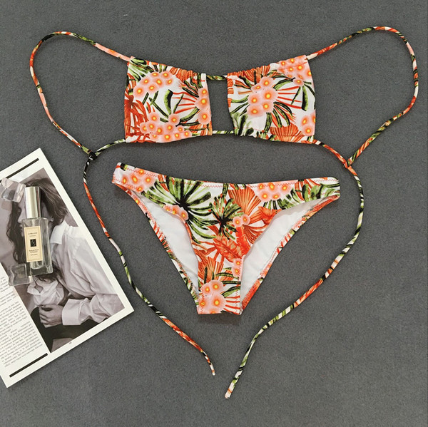 Costum de baie dama cu model floral - doua modele