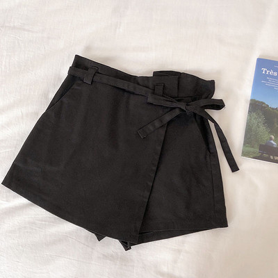 Pantaloni scurti de dama cu talie inalta in alb, maro, negru si visiniu