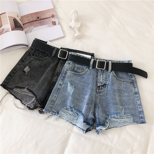 Pantaloni scurți din denim de damă în albastru și negru