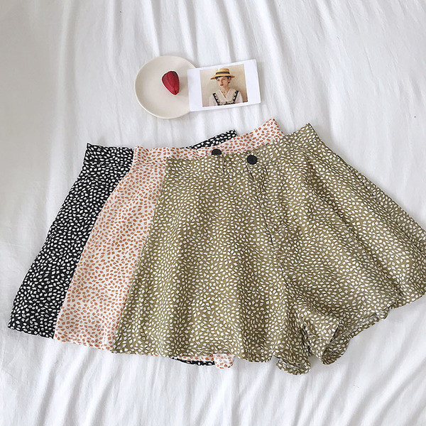 Pantaloni scurti de dama cu talie inalta in trei culori