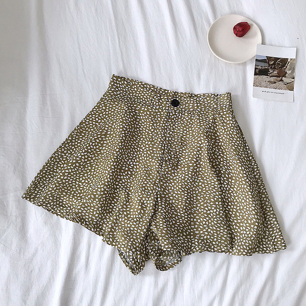 Pantaloni scurti de dama cu talie inalta in trei culori