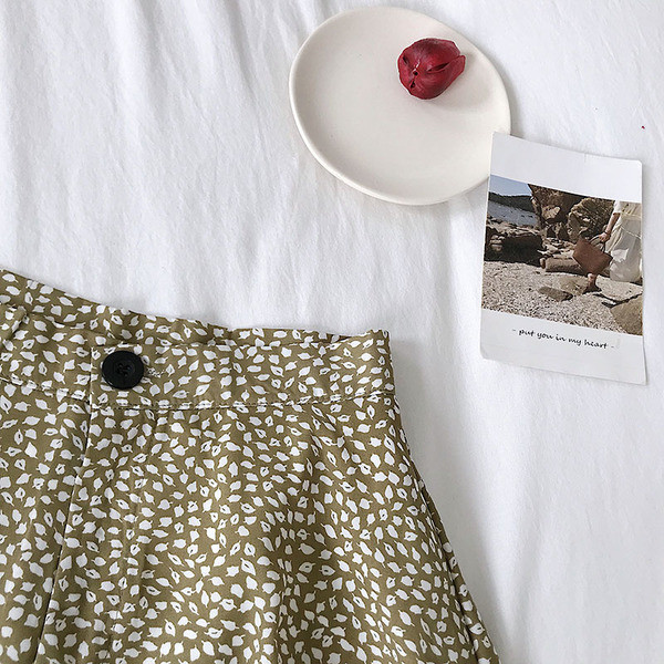 Pantaloni scurti de dama cu talie inalta in trei culori