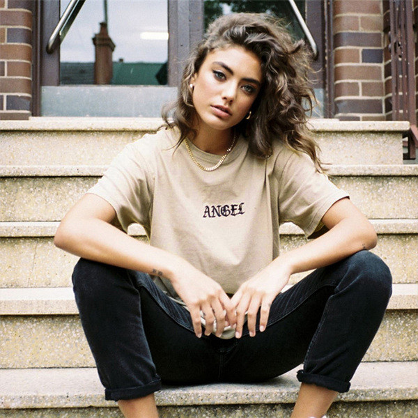 Tricou casual dama cu inscriptie de culoare bej