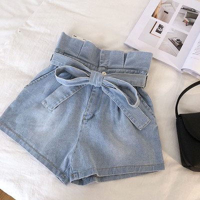 Pantaloni scurti moderni de dama in culori deschise si inchise