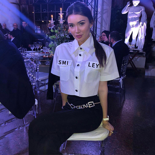 Cămașă scurtă modernă de damă cu inscripție în alb