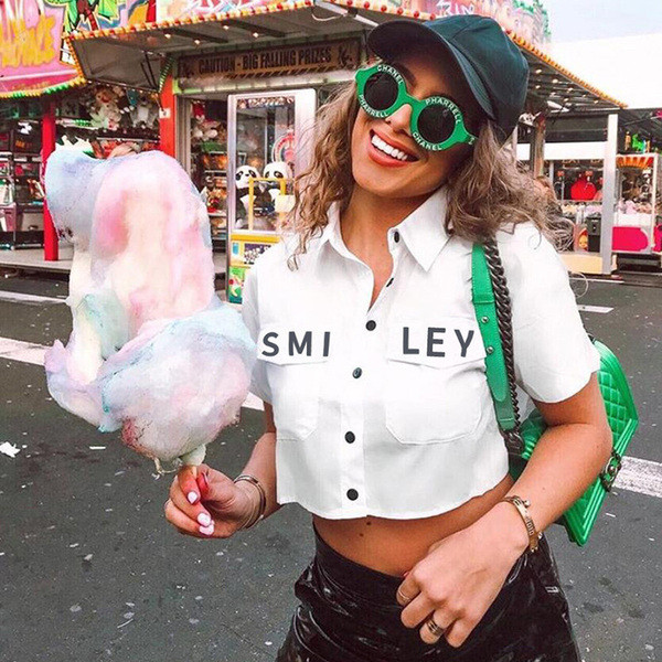 Cămașă scurtă modernă de damă cu inscripție în alb