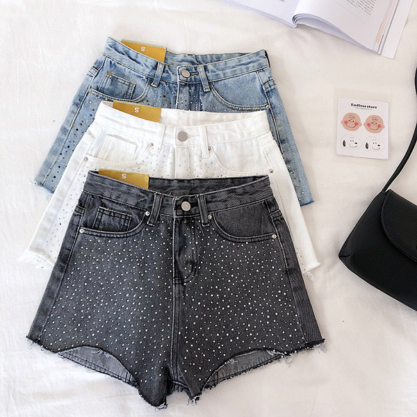 Pantaloni scurți de damă cu un element - pietre în trei culori