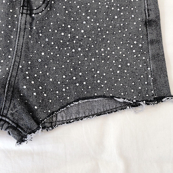 Pantaloni scurți de damă cu un element - pietre în trei culori