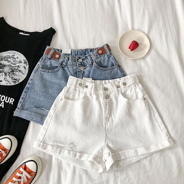 Pantaloni scurti moderni de dama cu talie inalta in albastru si alb