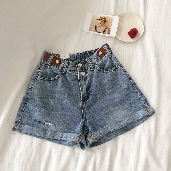 Pantaloni scurti moderni de dama cu talie inalta in albastru si alb