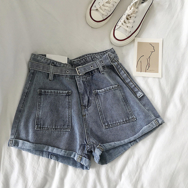 Pantaloni scurți de damă din denim cu buzunare în albastru