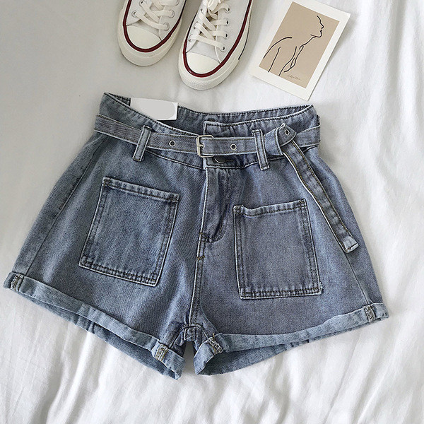 Pantaloni scurți de damă din denim cu buzunare în albastru