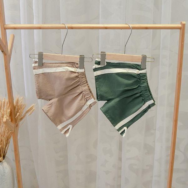 Alkalmi gyereknadrág fiúknak zöld és barna szegéllyel