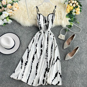 Rochie lungă de damă cu bretele subțiri în alb-negru