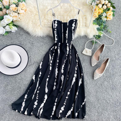 Rochie lungă de damă cu bretele subțiri în alb-negru