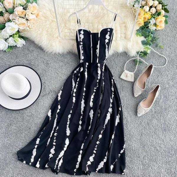 Rochie lungă de damă cu bretele subțiri în alb-negru