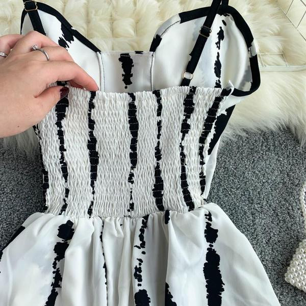 Rochie lungă de damă cu bretele subțiri în alb-negru