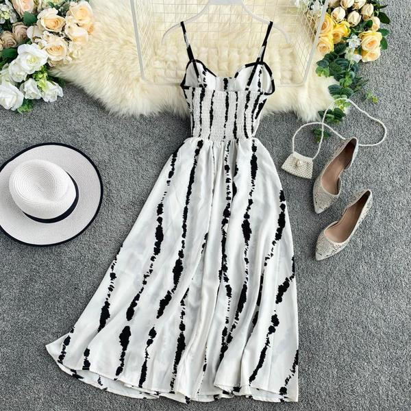 Rochie lungă de damă cu bretele subțiri în alb-negru