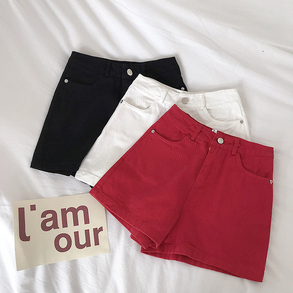 Pantaloni scurți de damă cu talie înaltă în negru, roșu și alb