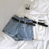 Blugi scurti moderni de dama cu broderie in alb si albastru