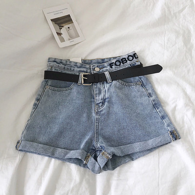 Blugi scurti moderni de dama cu broderie in alb si albastru