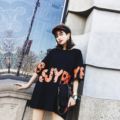 Női póló széles modell fekete, fehér és kék felirattal