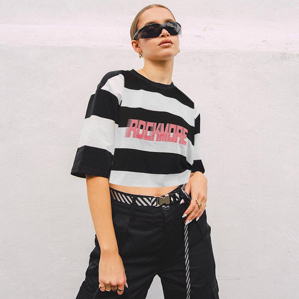 Tricou de damă în dungi modern, cu o inscripție alb-negru