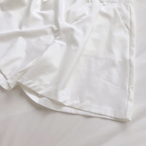 Pantaloni scurti eleganti de dama cu talie inalta in negru, alb si albastru