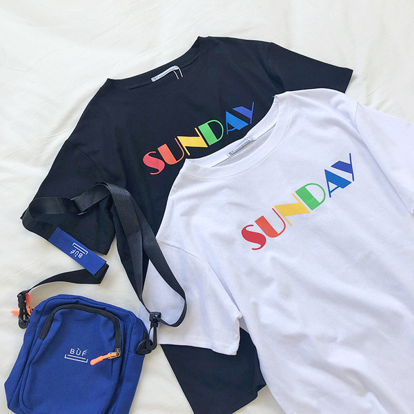 Tricou casual dama cu inscriptie colorata in alb si negru