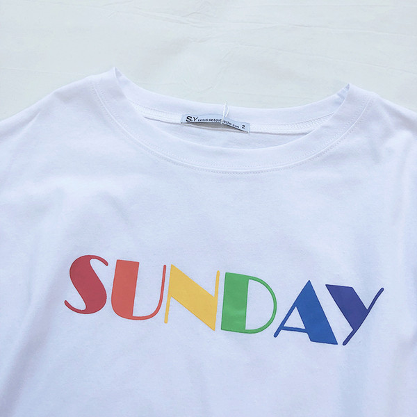 Tricou casual dama cu inscriptie colorata in alb si negru