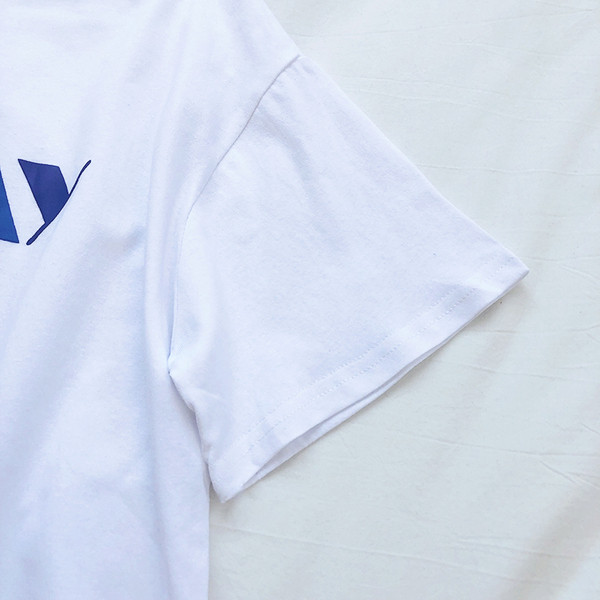 Tricou casual dama cu inscriptie colorata in alb si negru