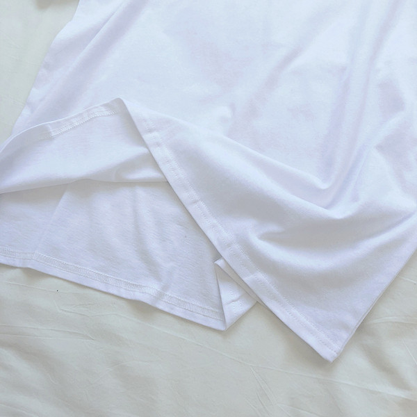 Tricou casual dama cu inscriptie colorata in alb si negru