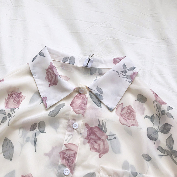 Cămașă modernă de damă cu model floral în alb