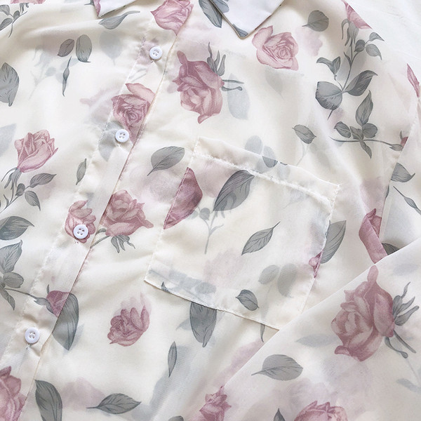 Cămașă modernă de damă cu model floral în alb