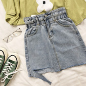 Naprakész női farmerszoknya, magas derékkal, szakadt motívumokkal