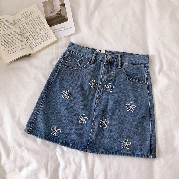 Fusta de dama denim model nou cu broderie in albastru