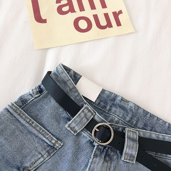 Női rövidnadrág övvel több színben