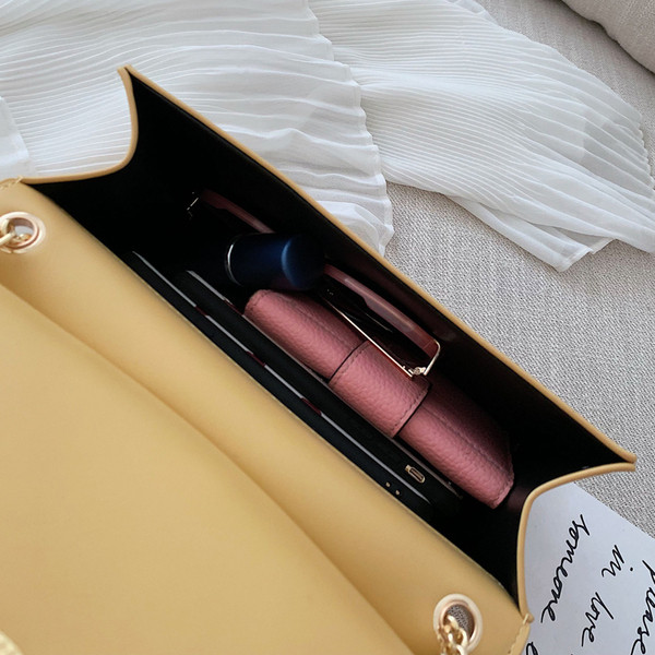 Geanta de dama moderna cu lant metalic in mai multe culori