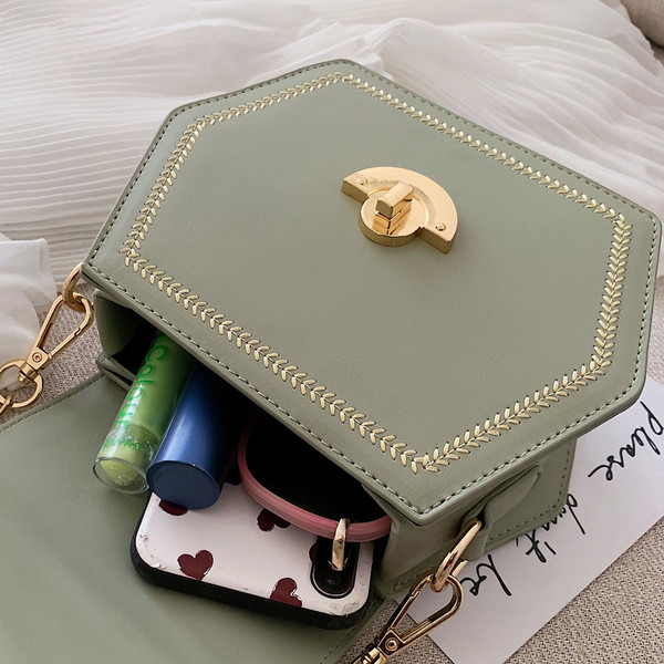 Geanta de dama din piele cu maner metalic