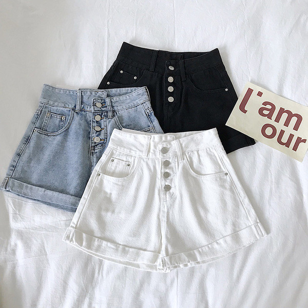 Pantaloni scurți de damă în alb, negru și albastru