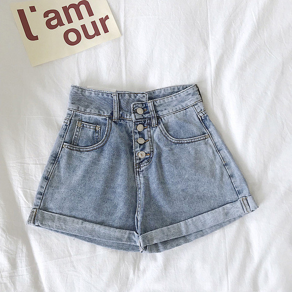 Pantaloni scurți de damă în alb, negru și albastru