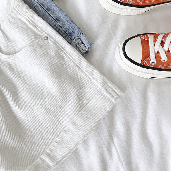 Pantaloni scurți de damă în alb, negru și albastru