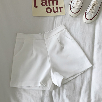 Stílusos női rövidnadrág zsebekkel, négy színben